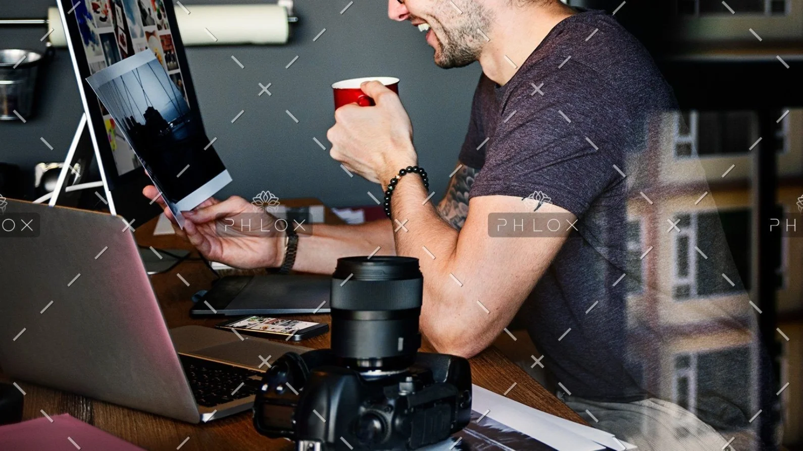 photographer journalist working studion agency pwtyfr5 1590x894